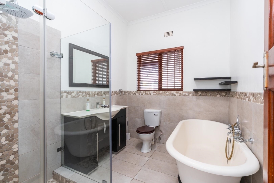To Let 4 Bedroom Property for Rent in Mowbray Western Cape
